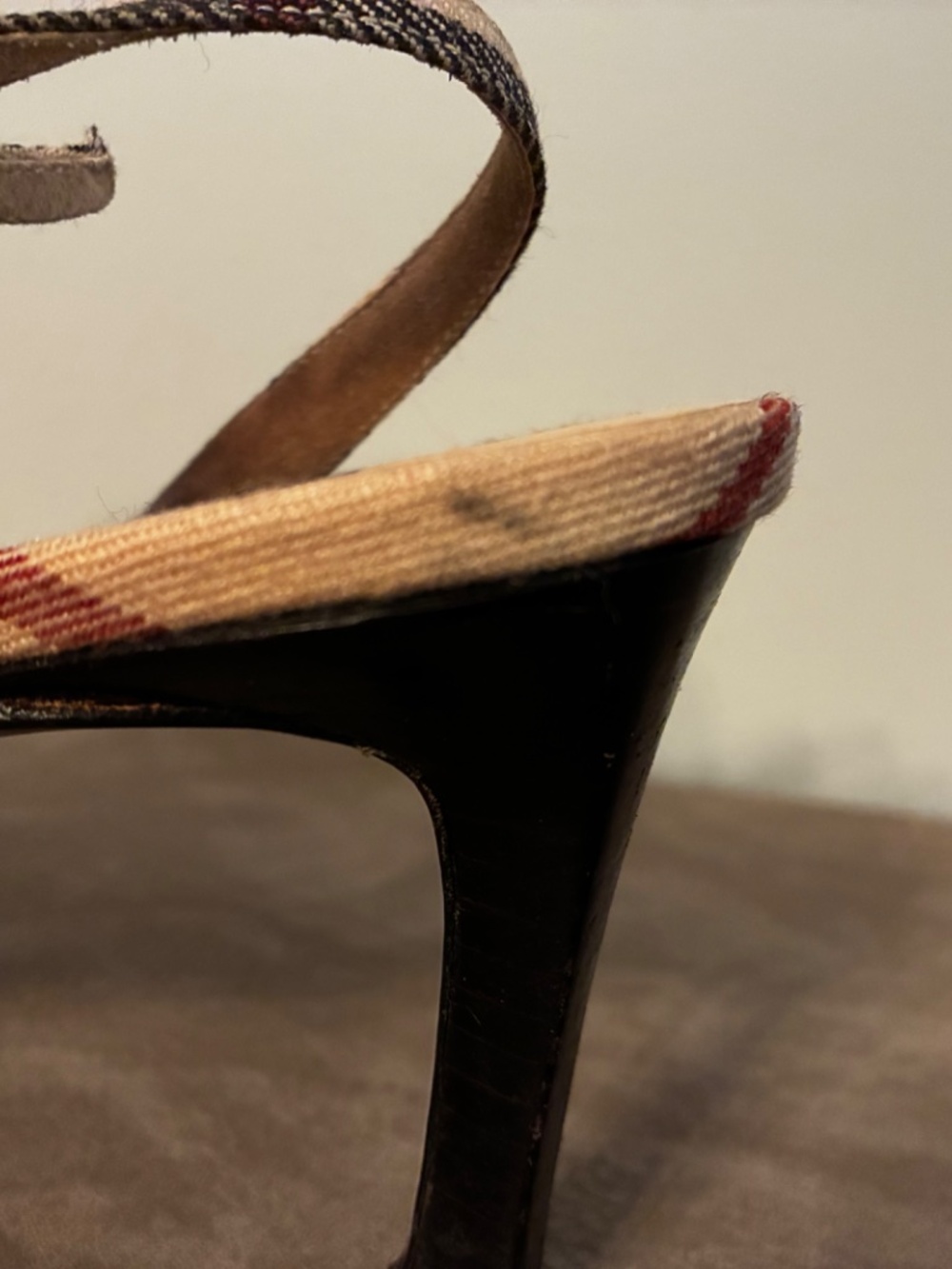 Burberry London Nova sling back kitten heel pumps. - Picture 14 of 14